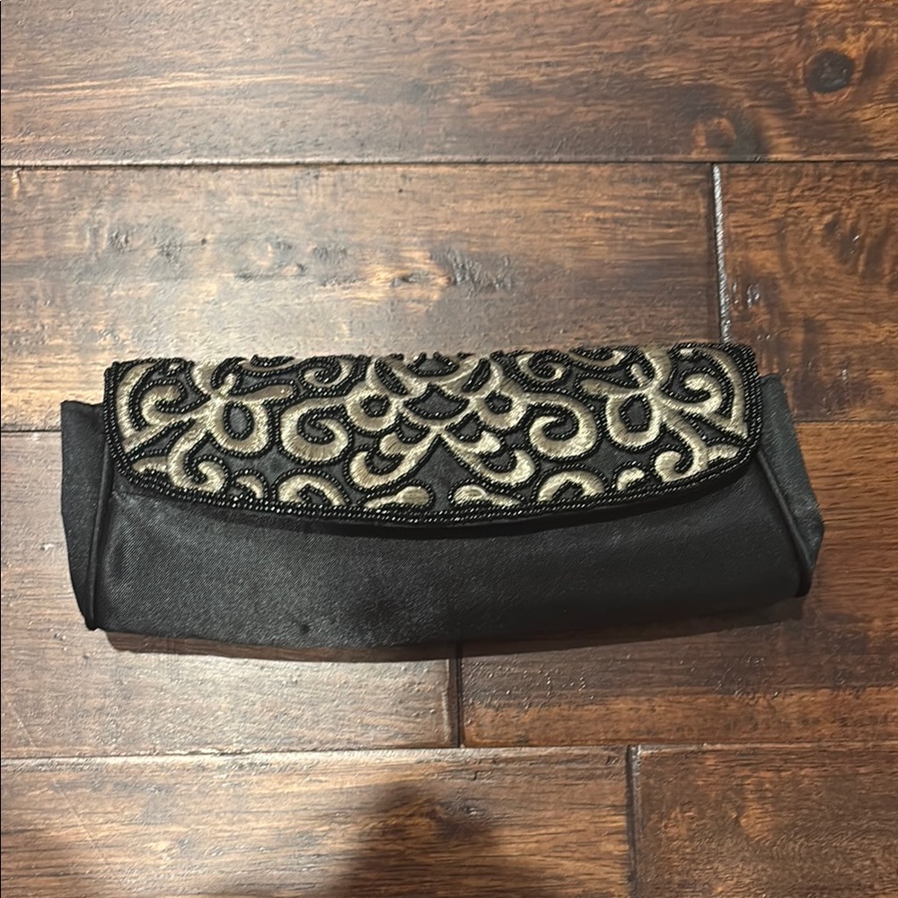 NWT | Sophisticated Black and Gold Clutch with Ornate Detailing by La Regale